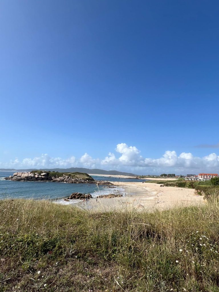 Playa de Areas Gordas y Lapa con A Lanzada de Fondo