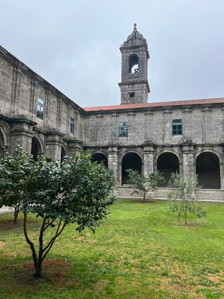 Monasterio de Armenteira, final de la Ruta da Pedra e da Auga